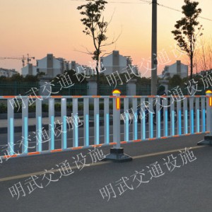 道路护栏（南宁明武交通）道路护栏大量批发图3