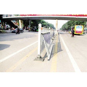 钢制公路护栏 柳州钢制公路护栏 钢制公路护栏货到付款图3